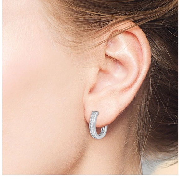 Daniela Swaebe Huggie Earrings - Picture 5 of 7